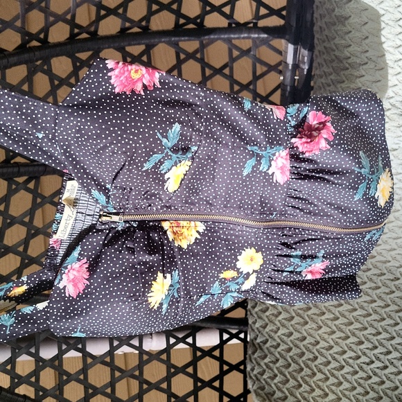 Peplum zip up floral top - Picture 14 of 14